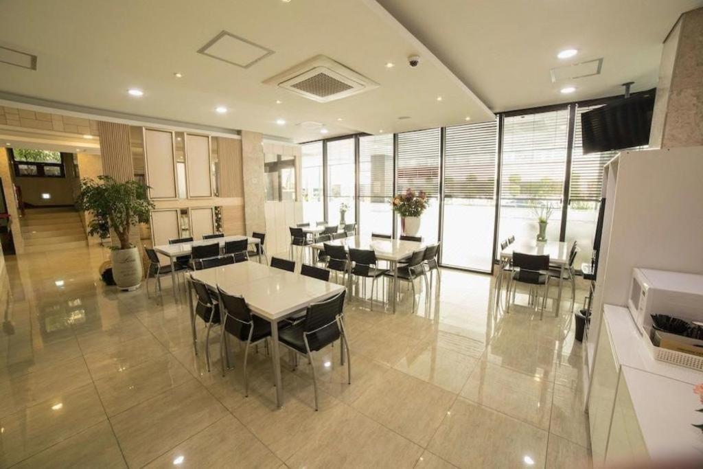 Reve Business Hotel Jeju Exterior foto