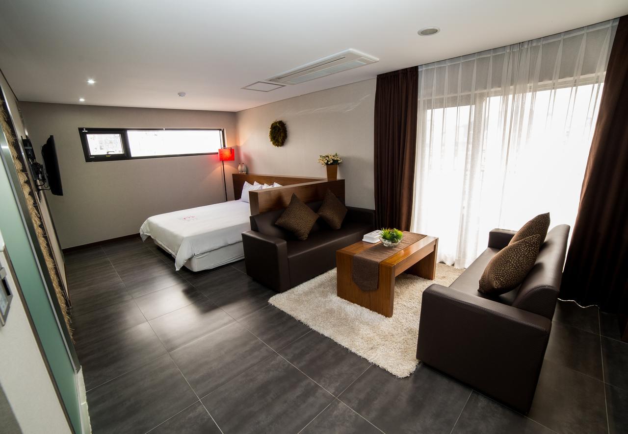 Reve Business Hotel Jeju Exterior foto