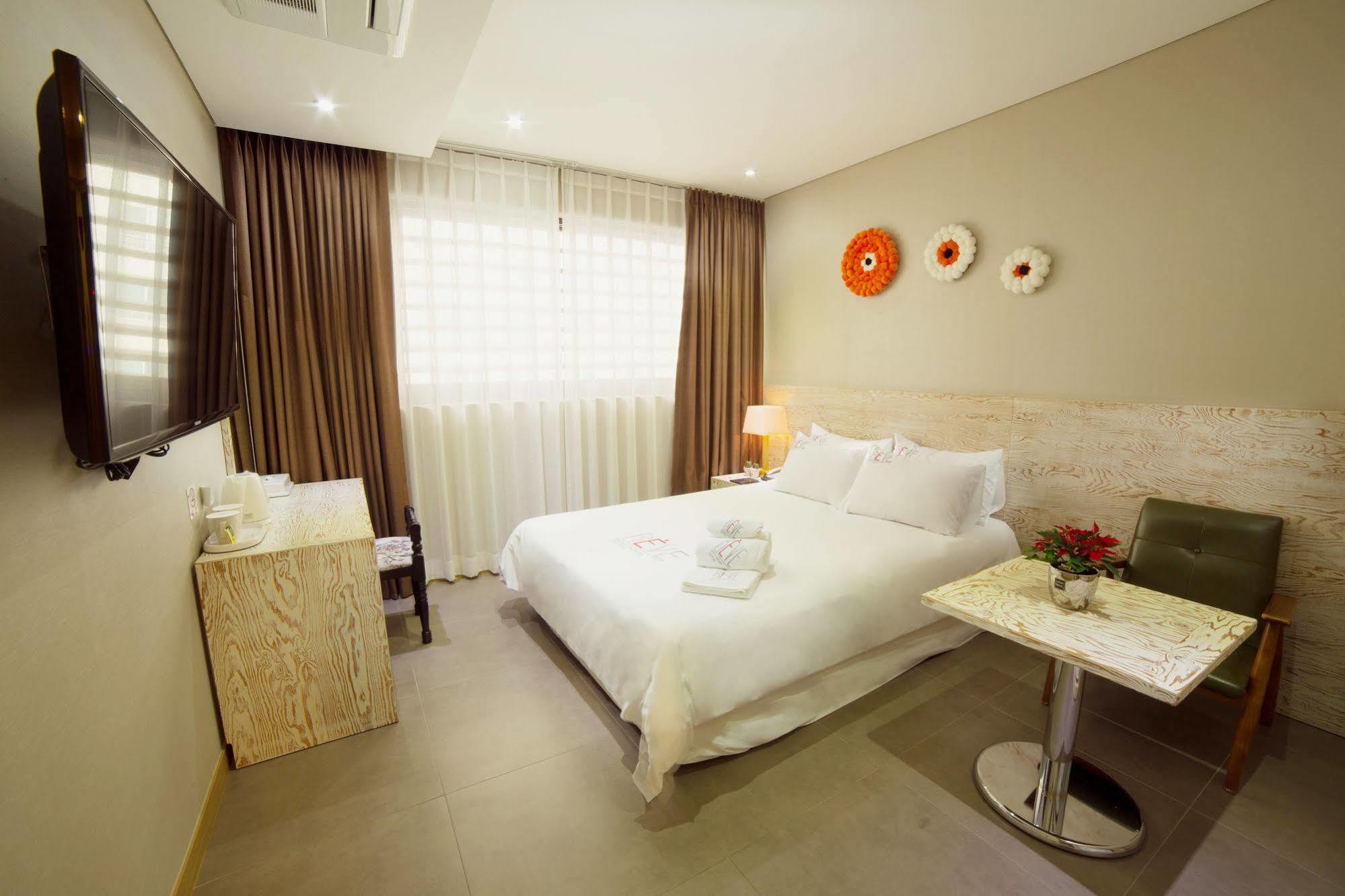 Reve Business Hotel Jeju Exterior foto