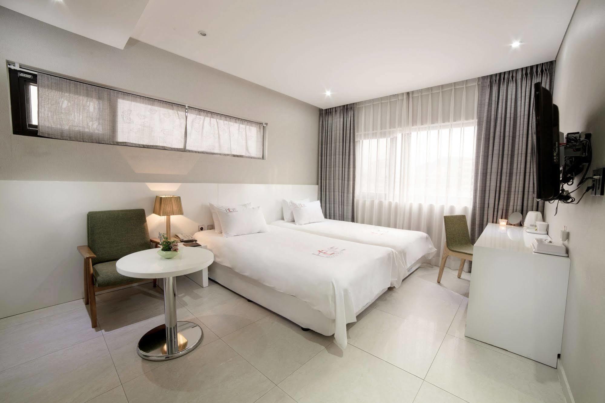 Reve Business Hotel Jeju Exterior foto